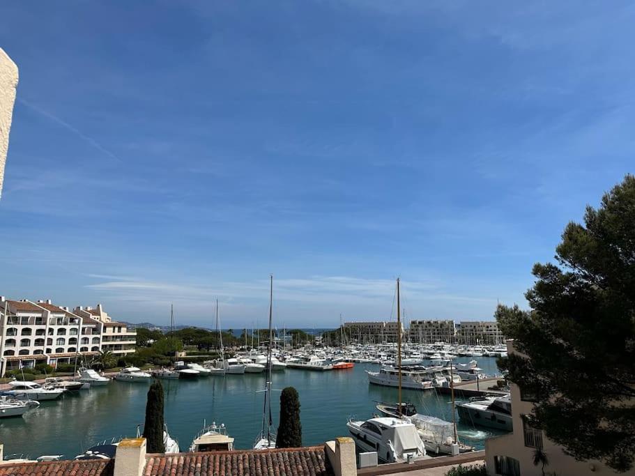 L'Atelier Marin Sur Le Port Des Marines Apartment Cogolin Luaran gambar