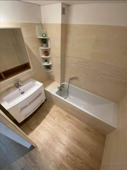 L'Atelier Marin Sur Le Port Des Marines Apartment Cogolin Luaran gambar